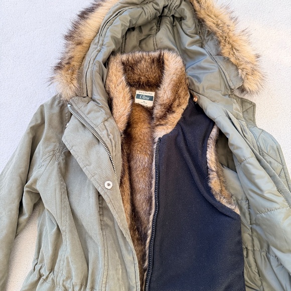 Abercrombie & Fitch Urban Olive Green 2-in-1 Parka with Faux Fur Vest (XS) - Picture 2 of 5